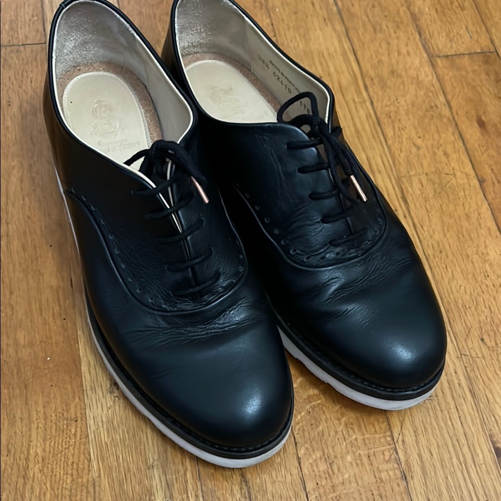 Ms Simone Black Wedge Oxford